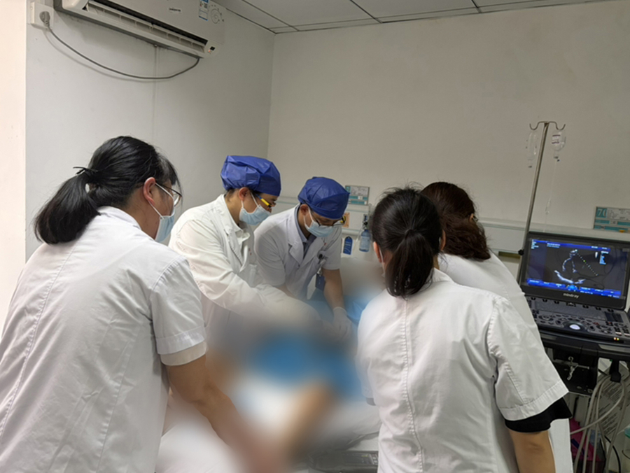 我院成功开展首例床旁超声引导下心包穿刺置管引流术