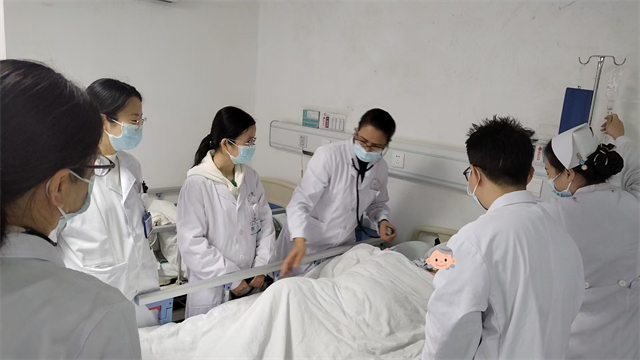 肌酐从711μmol/L到93μmol/L！内四科“水疗”排毒助八旬老人逆转尿毒症危机