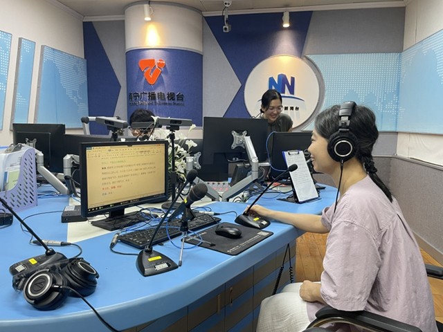呵护心灵 告别内耗——我院心身医学科主任李桂梅受邀参加南宁990新闻台5.25心理健康日直播访谈