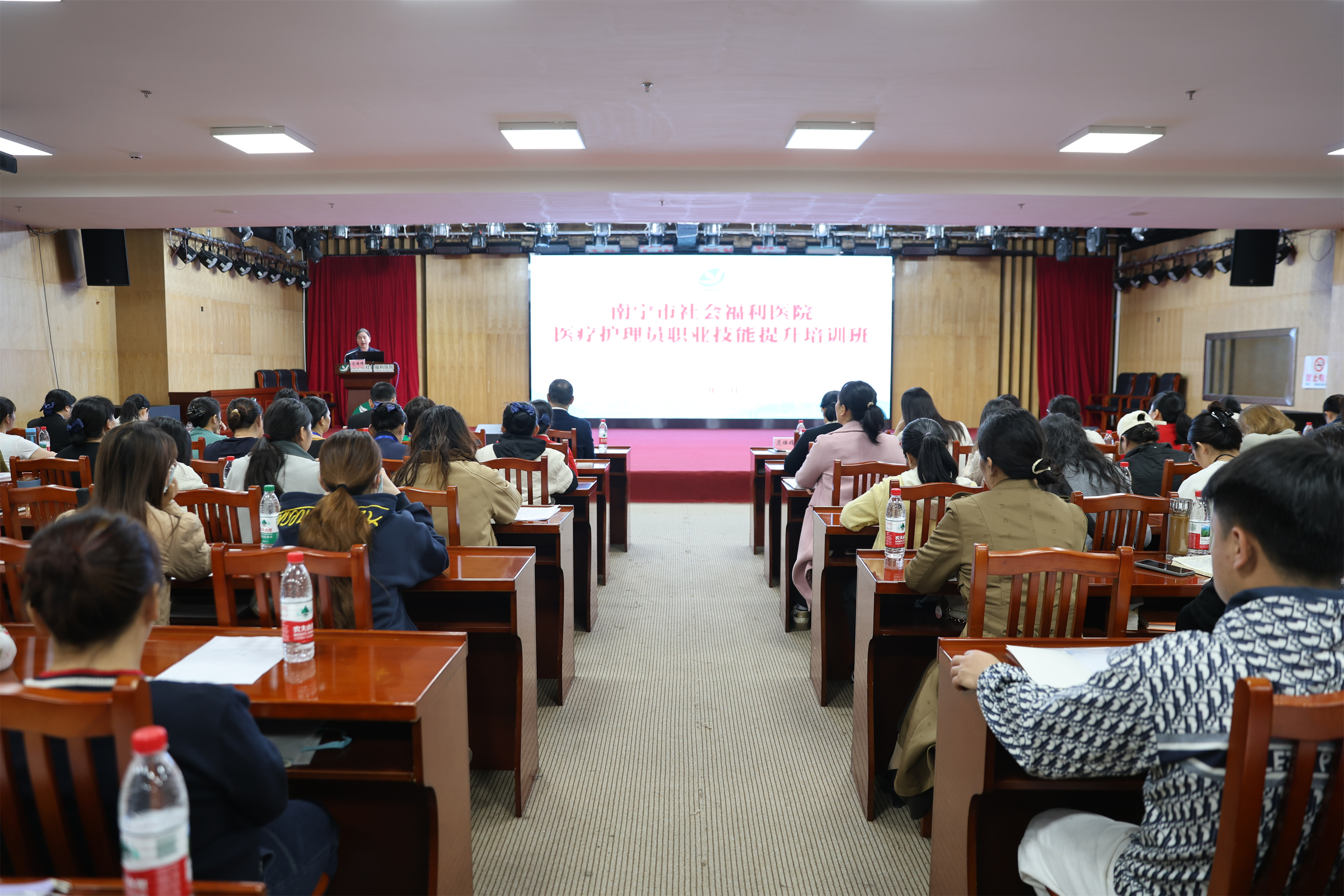 赋能护理人才 筑牢健康防线——南宁市社会福利医院医疗护理员职业技能提升培训班开班啦！